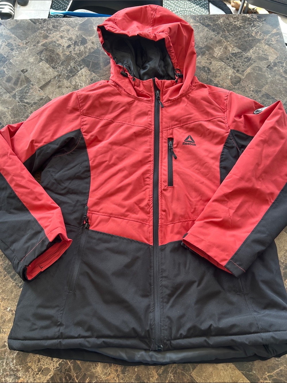 NWT 🆕 Reebok Women’s Red and Black Hooded Jacket size L